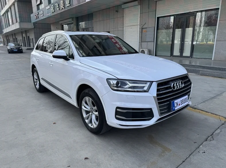 奥迪Q7 正面外观二