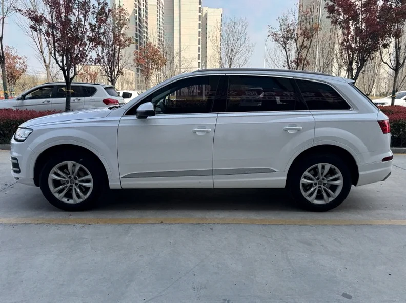 奥迪Q7 内饰后排