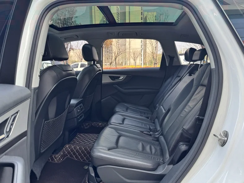 奥迪Q7 后面外观一