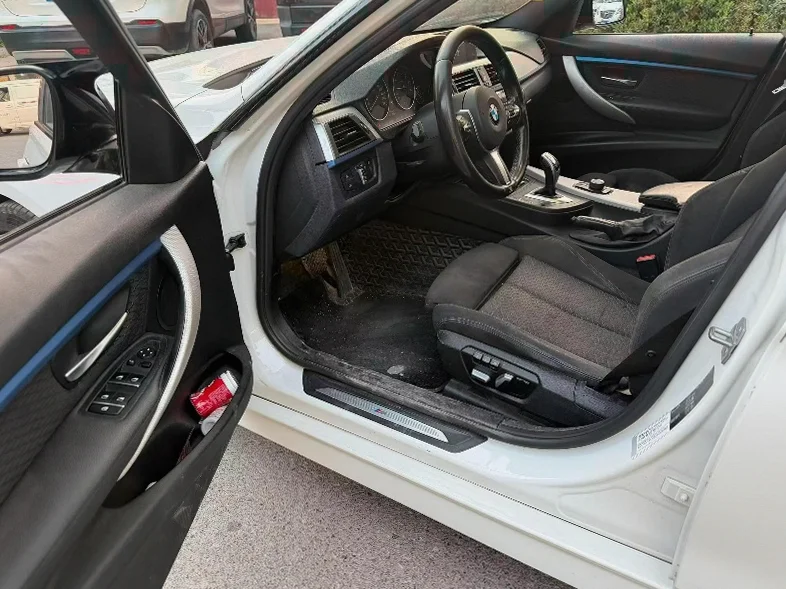 宝马3系 后面外观一