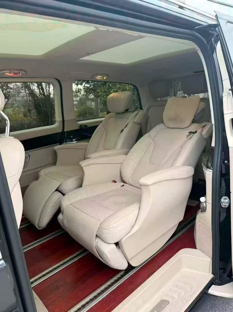 奔驰V 内饰前排