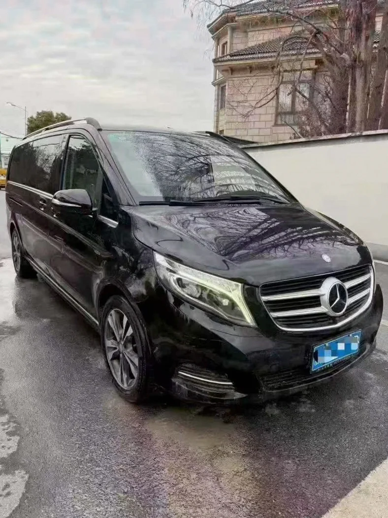 奔驰V 正面外观三