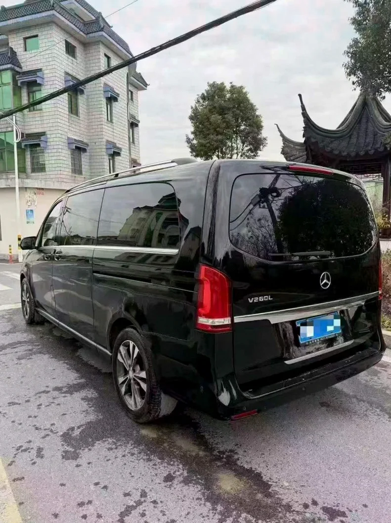 奔驰V 后面外观三