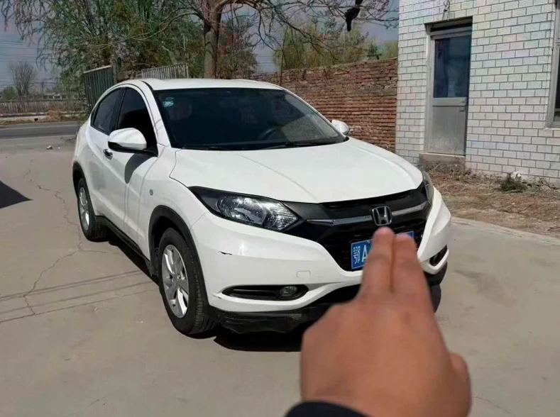 本田缤智 正面外观三