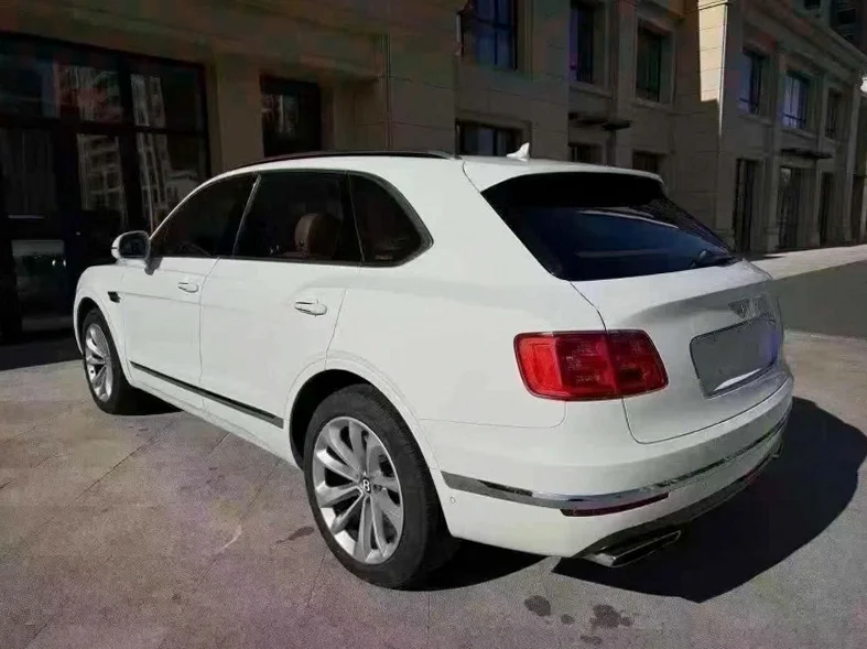 宾利添越 后面外观三