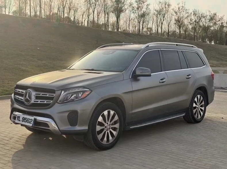 奔驰GLS 正面外观三