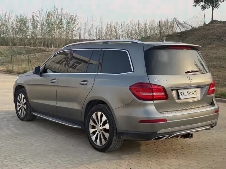 奔驰GLS 内饰前排