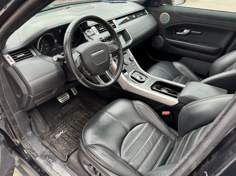 路虎极光 驾驶室