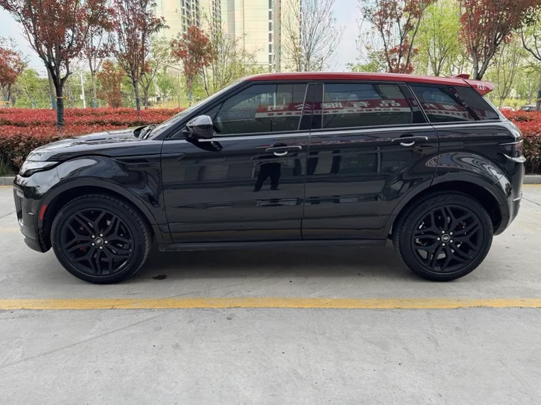 路虎极光 内饰后排