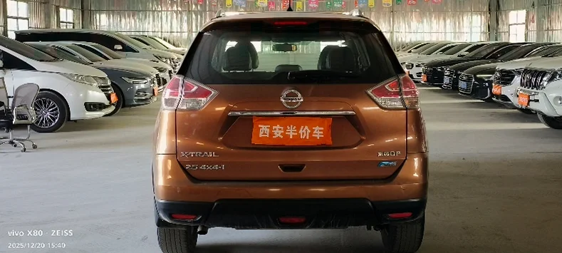 日产奇骏 后面外观一