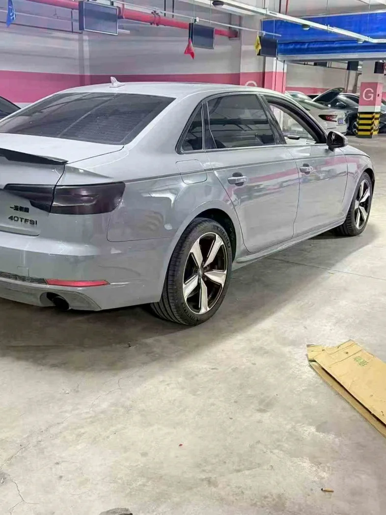 奥迪A4L 内饰前排