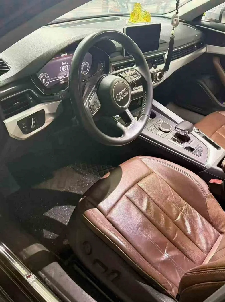 奥迪A4L 后面外观一