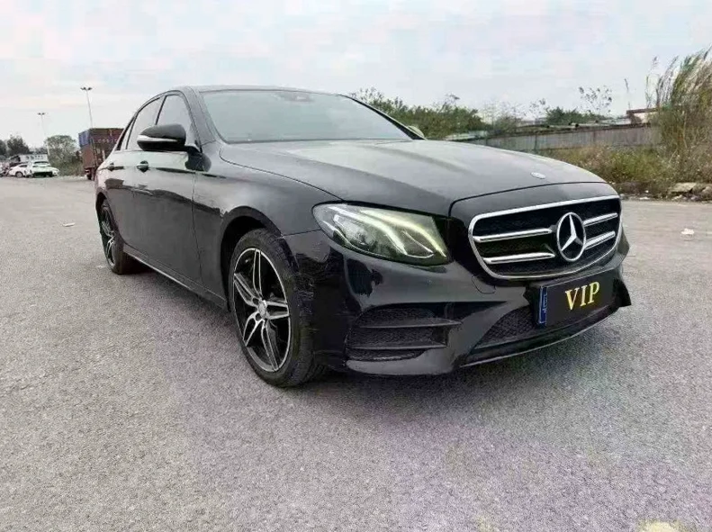 奔驰E 正面外观三