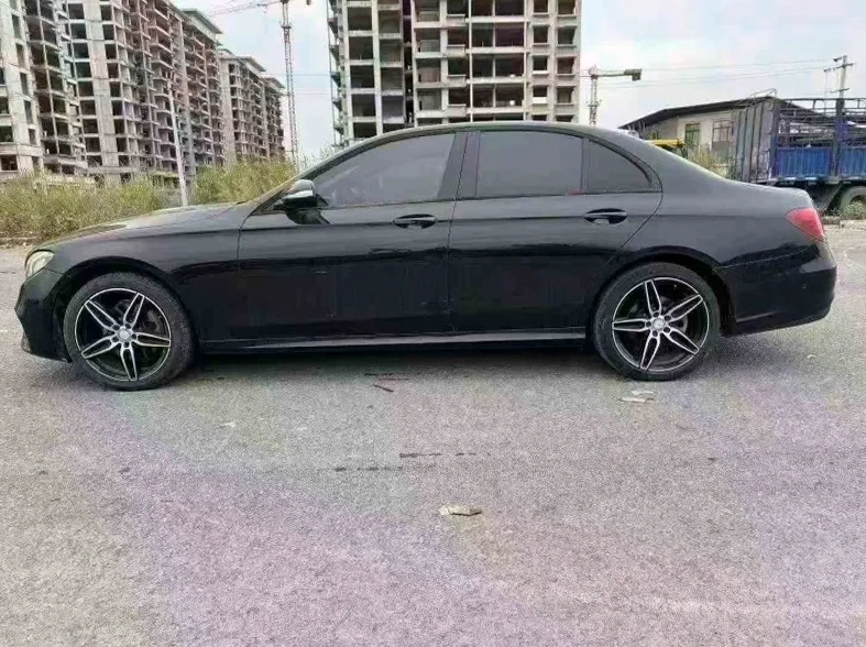 奔驰E 后面外观一