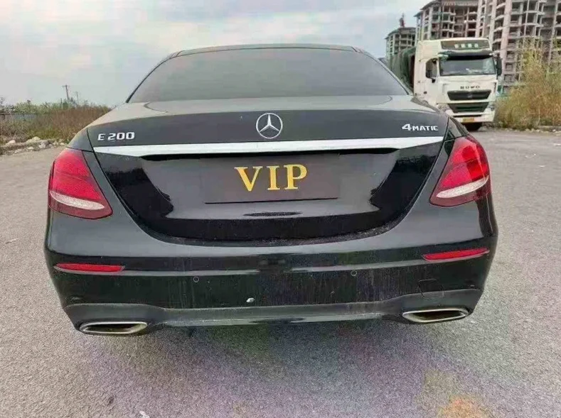 奔驰E 内饰前排