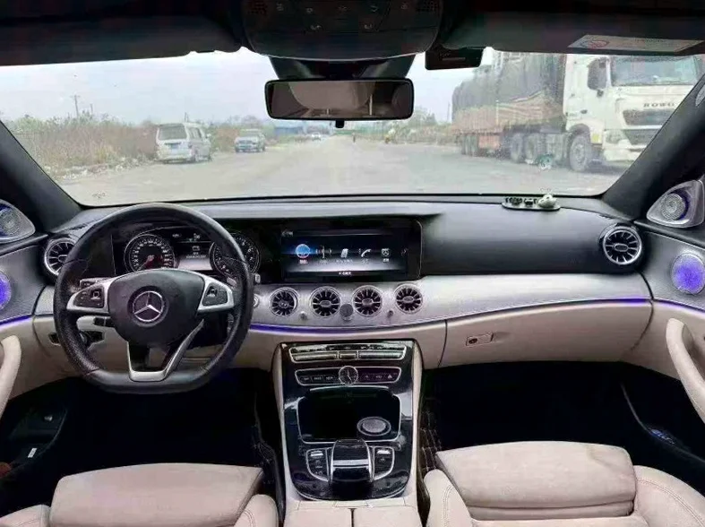 奔驰E 后面外观三