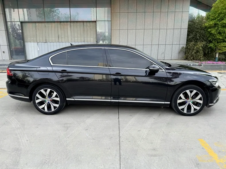 大众迈腾 内饰后排