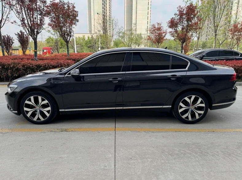 大众迈腾 后面外观二