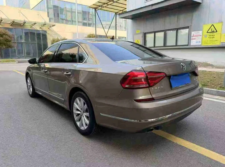 大众帕萨特 内饰后排