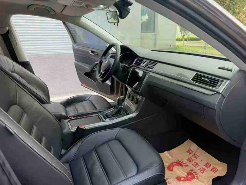 大众帕萨特 后面外观一