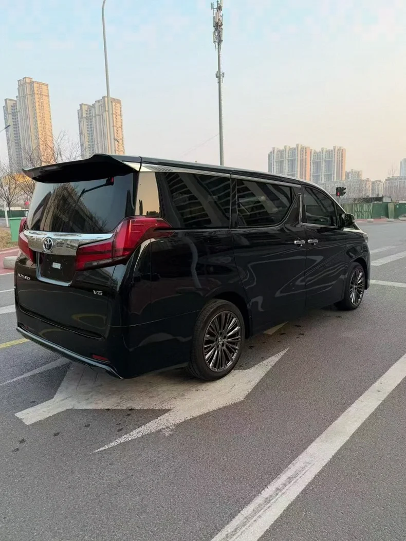 丰田埃尔法 内饰前排