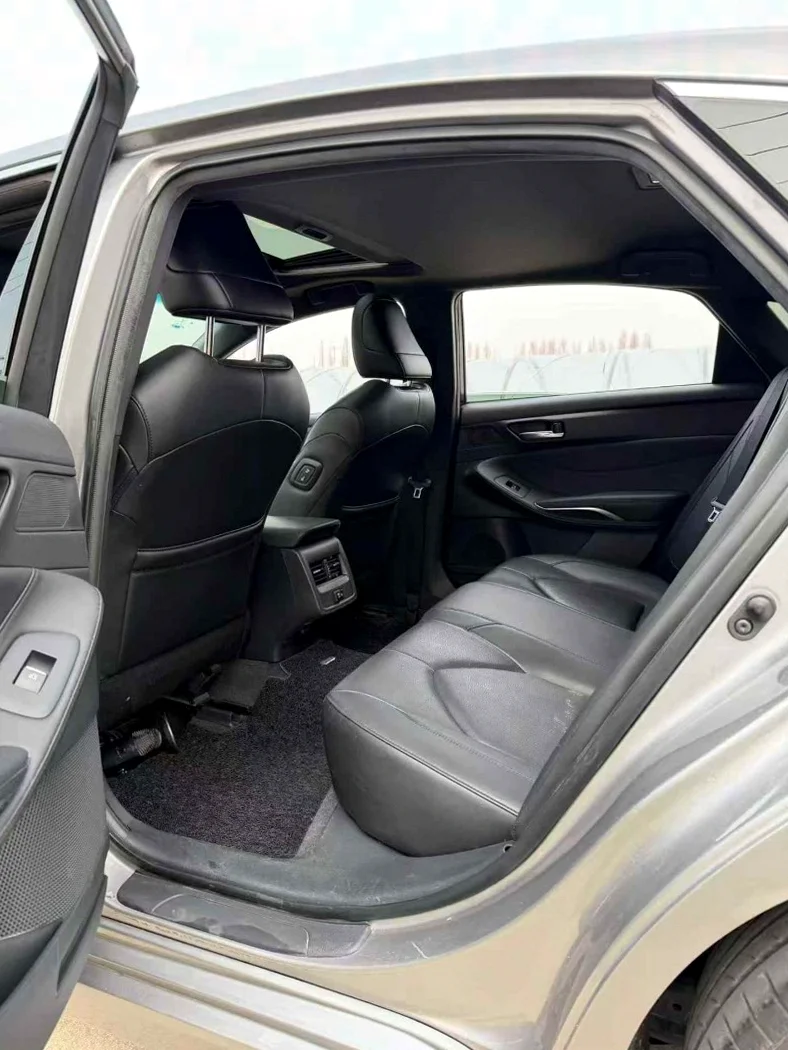 丰田亚洲龙 内饰后排