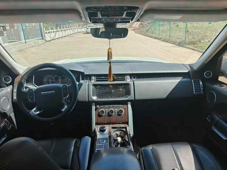 路虎揽胜行政 后面外观一