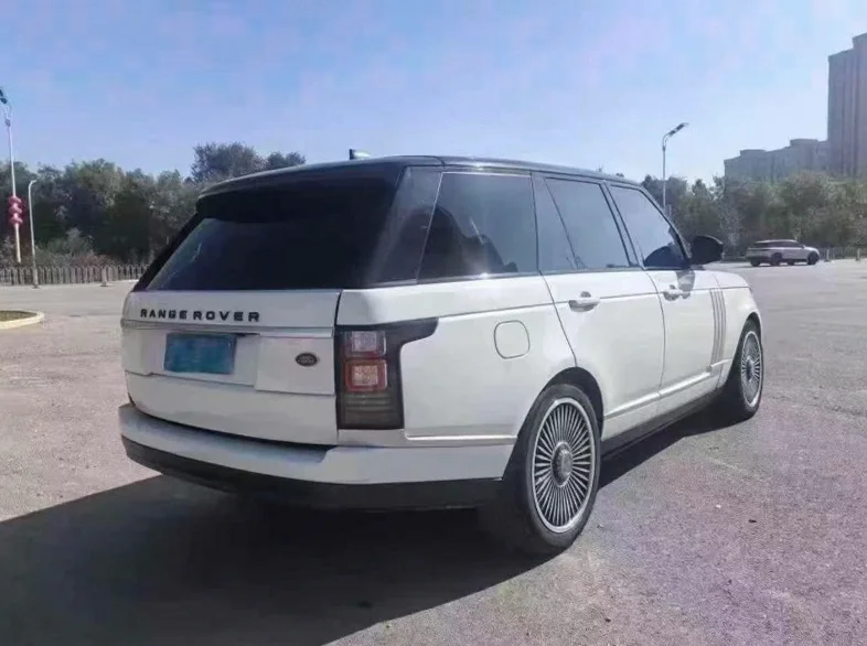 路虎揽胜行政 内饰后排