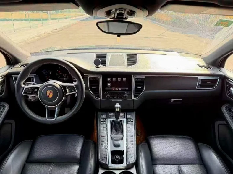 保时捷Macan 后面外观二