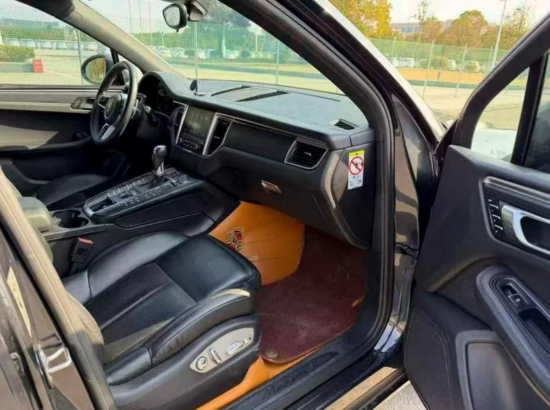 保时捷Macan 后面外观三