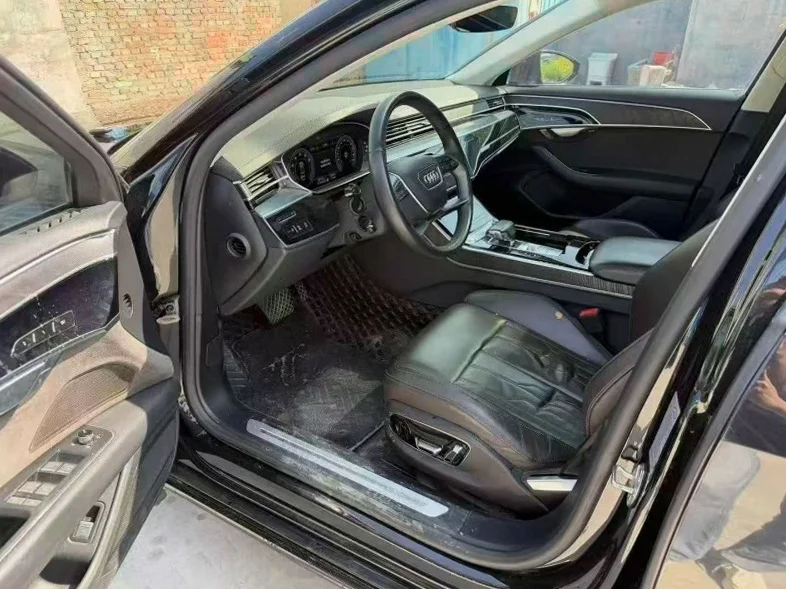 奥迪A8L 后面外观二