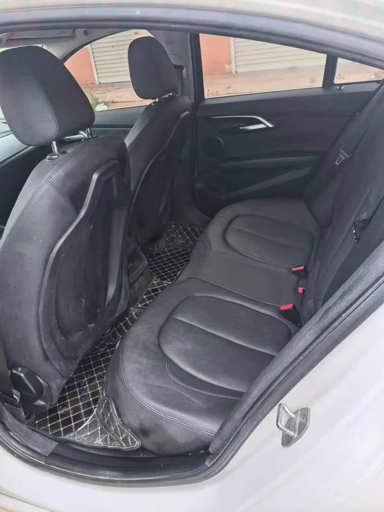 宝马1系 正面外观三