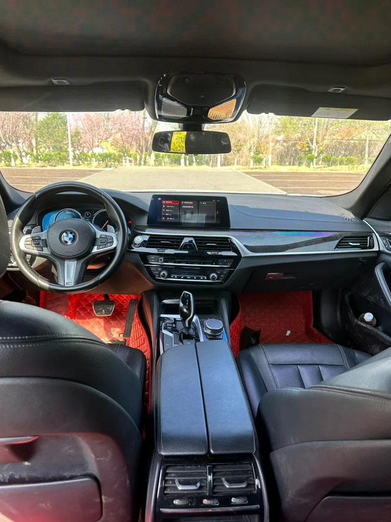 宝马5系 后面外观一