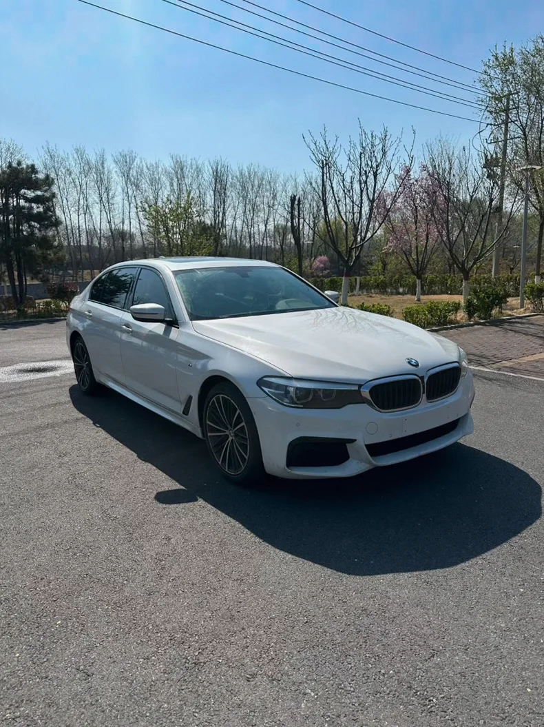 宝马5系 正面外观二