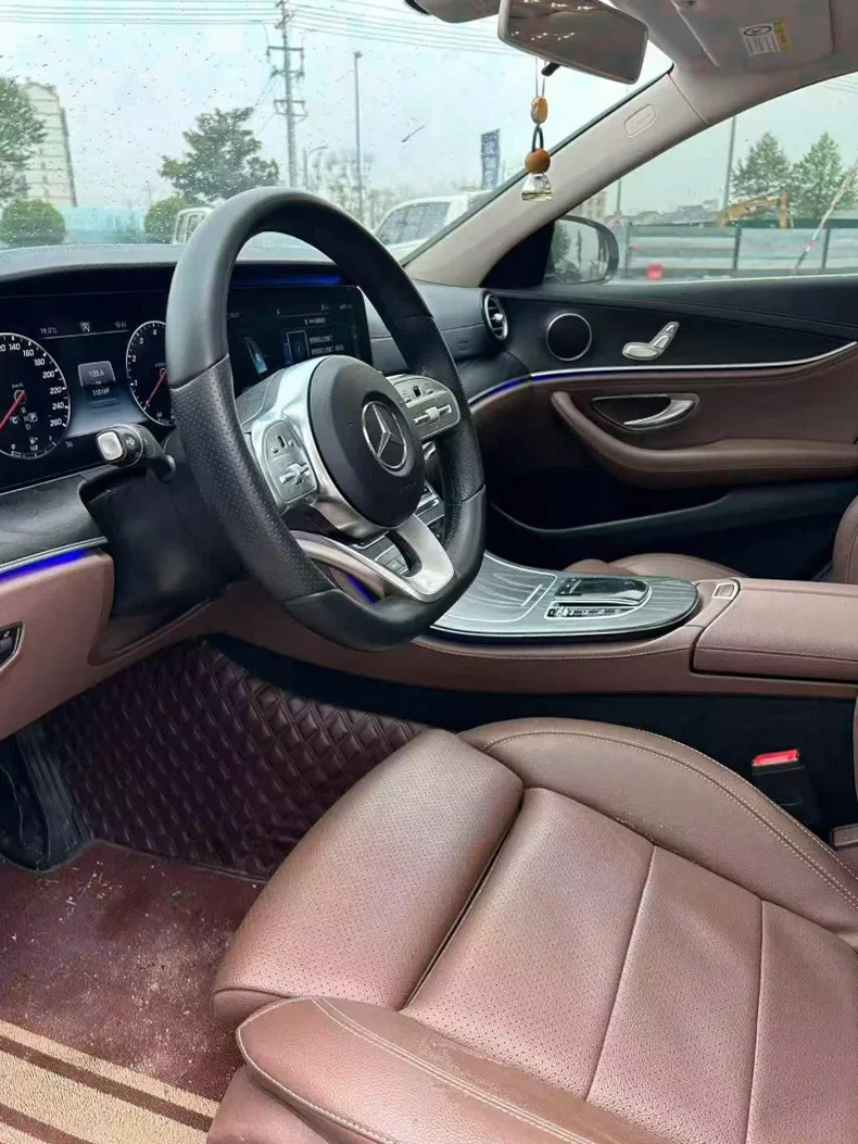 奔驰E 后面外观三