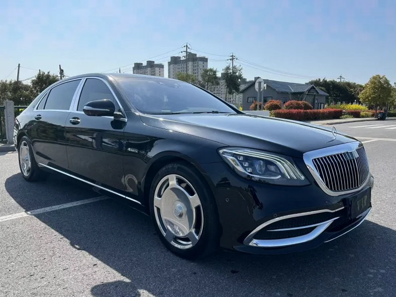 奔驰S 正面外观二