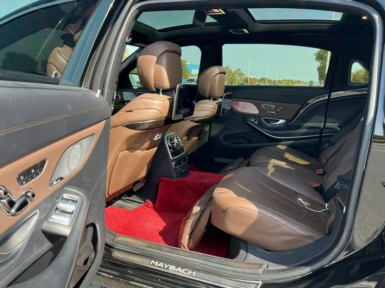 奔驰S 正面外观三