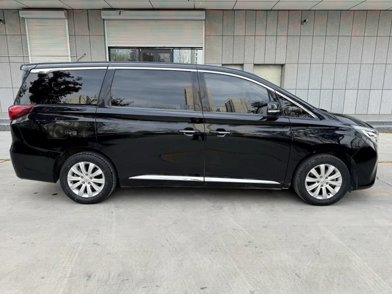 传祺M8 内饰后排