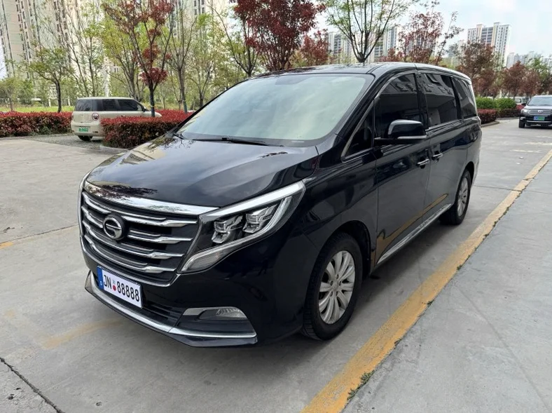 传祺M8 内饰前排