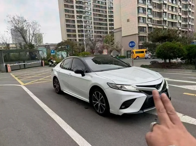 丰田凯美瑞 正面外观三