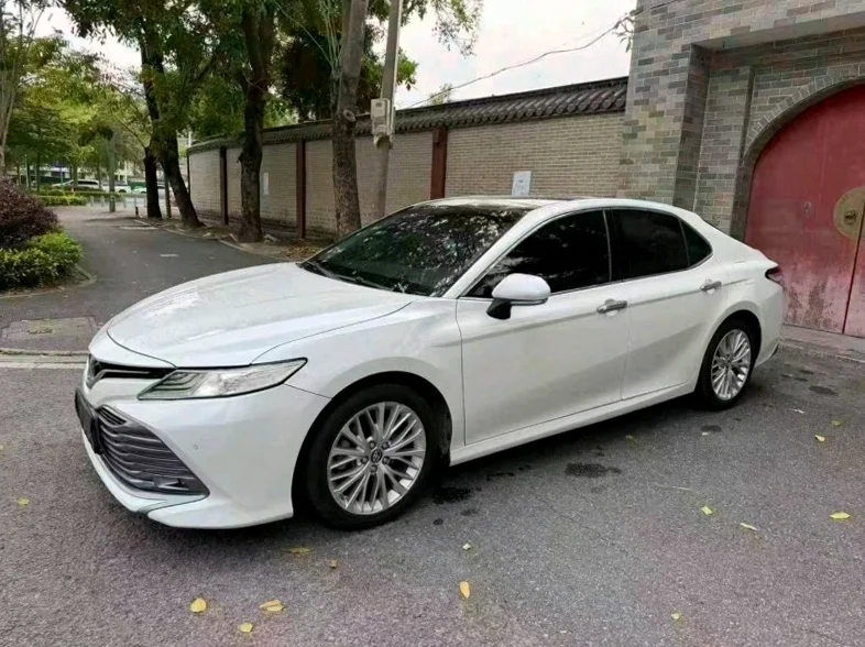 丰田凯美瑞 正面外观二