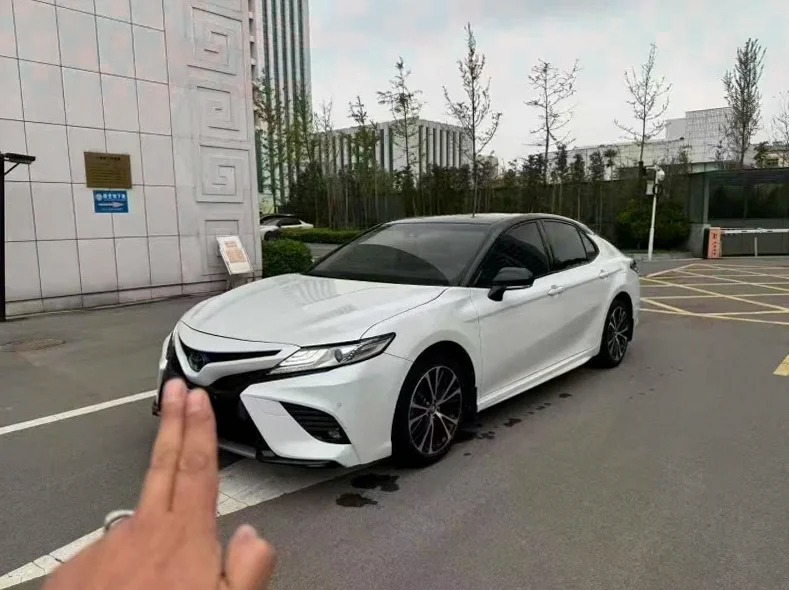 丰田凯美瑞 正面外观二