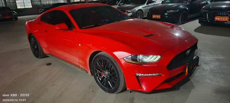 福特野马 正面外观二