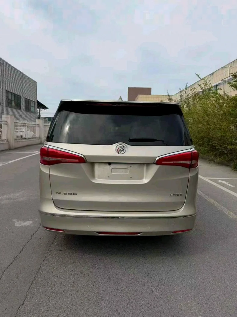 别克GL8 内饰后排