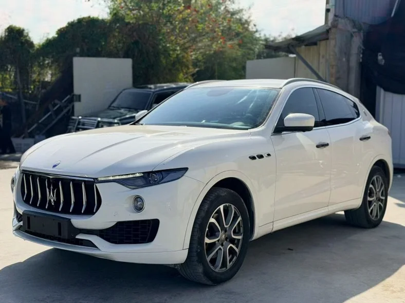 玛莎拉蒂Levante 正面外观三