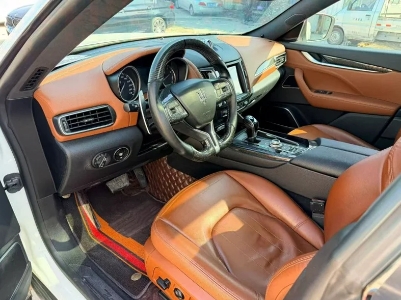 玛莎拉蒂Levante 内饰后排