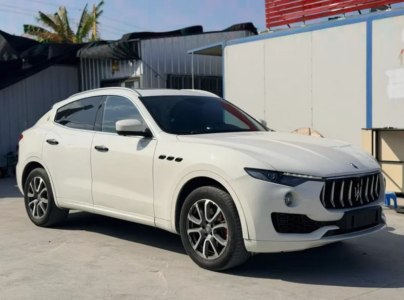 玛莎拉蒂Levante 正面外观二