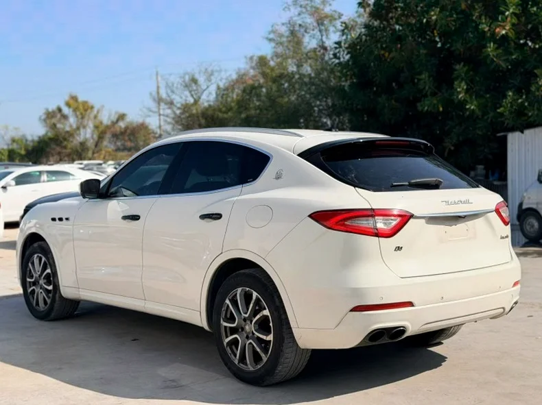 玛莎拉蒂Levante 后面外观二