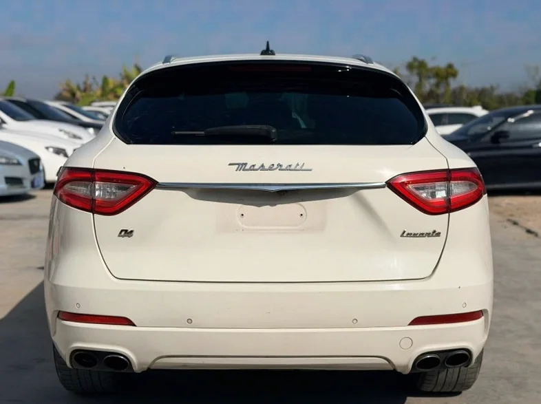 玛莎拉蒂Levante 后面外观三