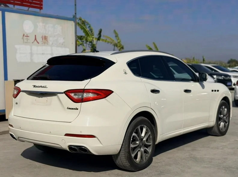 玛莎拉蒂Levante 驾驶室